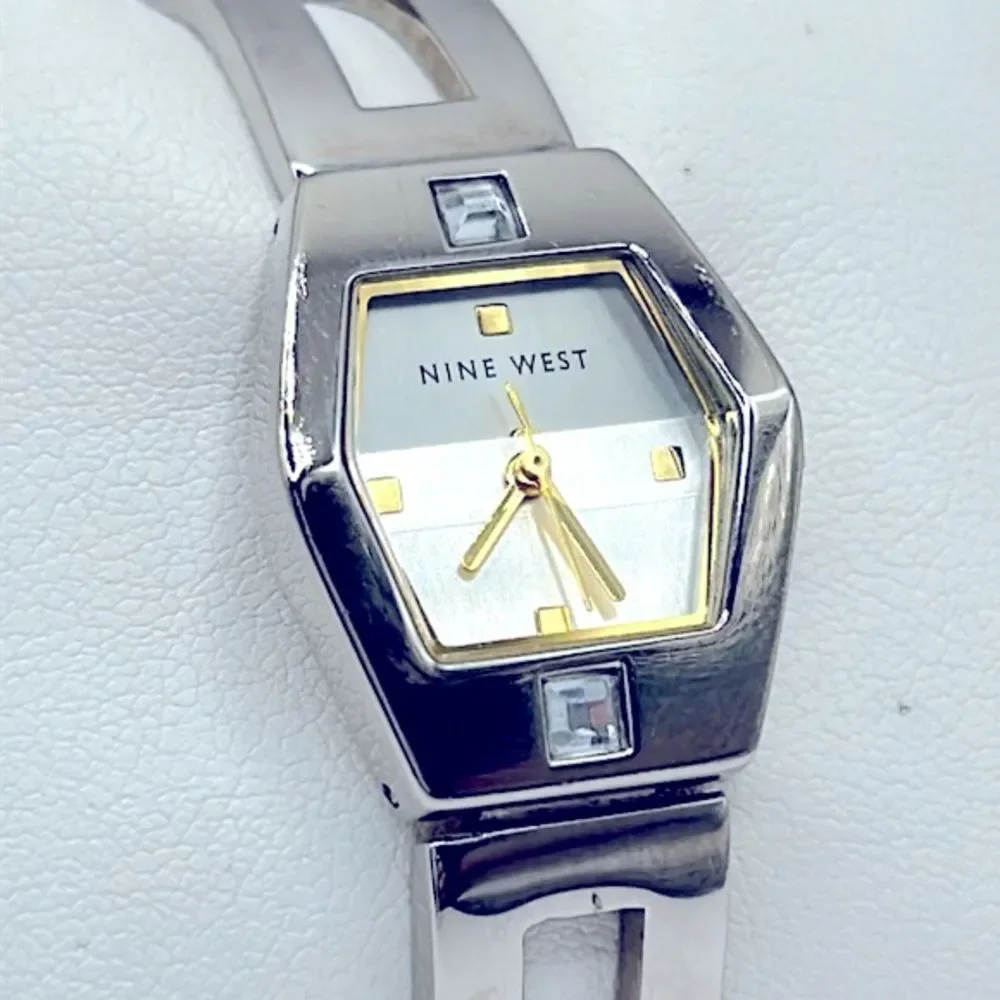 Working! Ladies Nine West Dainty Rhinestone Accent Minimalist Analog Watch
